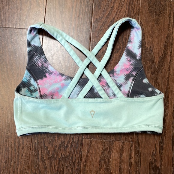 ivivva size 6 Childrens light blue & tie dye reversible sports bra 12.5” across - Picture 3 of 4